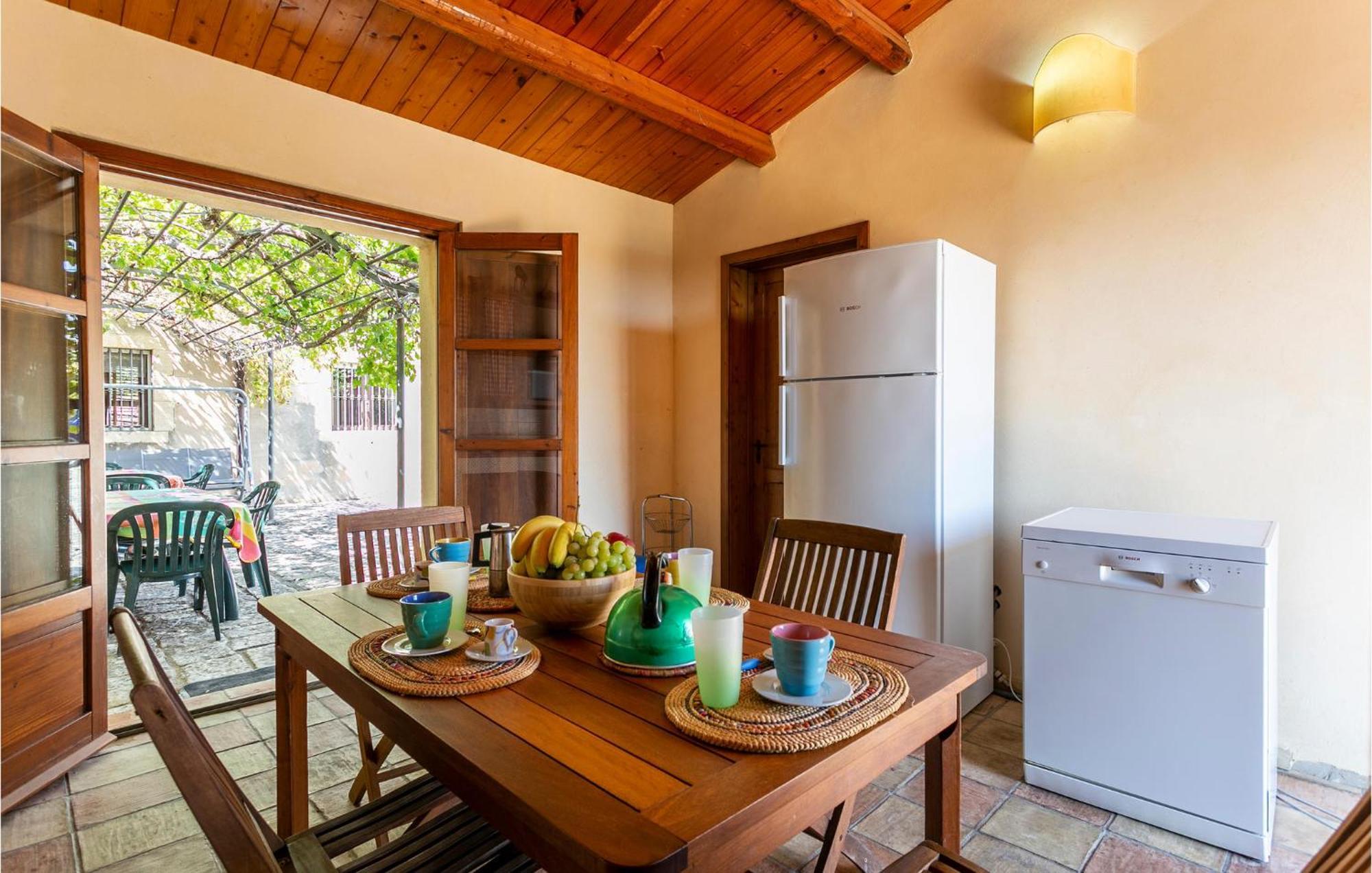 Cozy Home In Ragusa With Kitchen Camemi Экстерьер фото